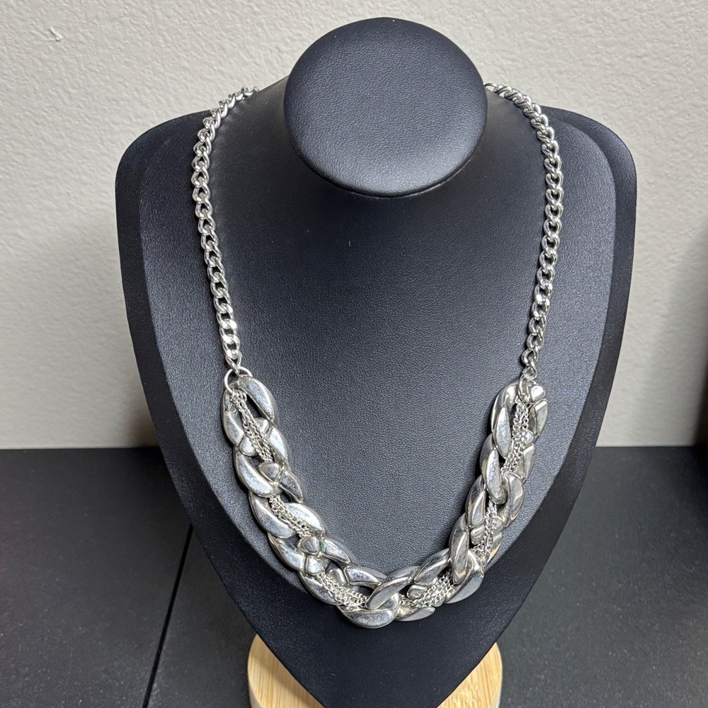 Natori Elegant Chunky Silver Tone Chain Necklace
